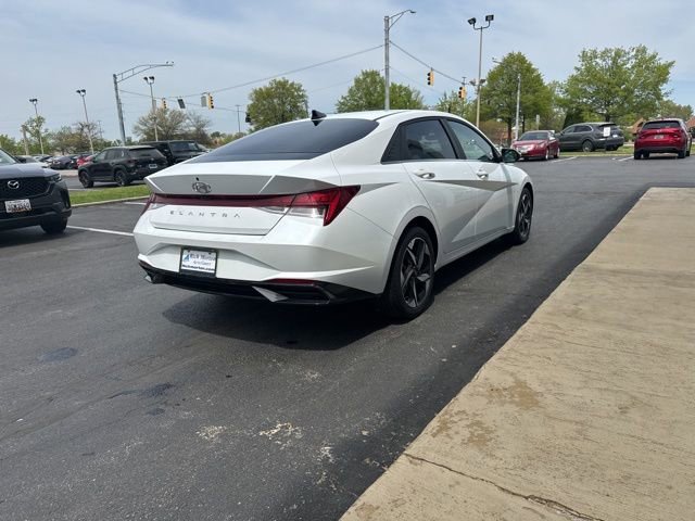 Used 2021 Hyundai Elantra SEL w/ Convenience + Premium Package image 5
