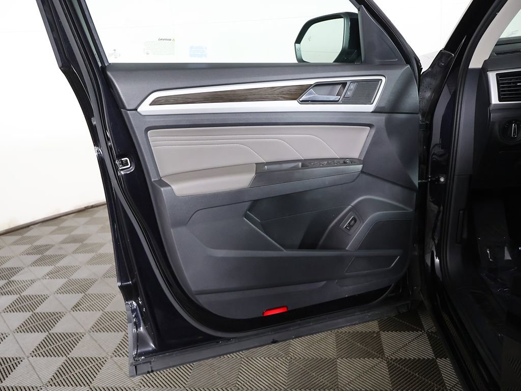 Used 2023 Volkswagen Atlas SE w/ Black Wheel Package AWD/4WD image 21