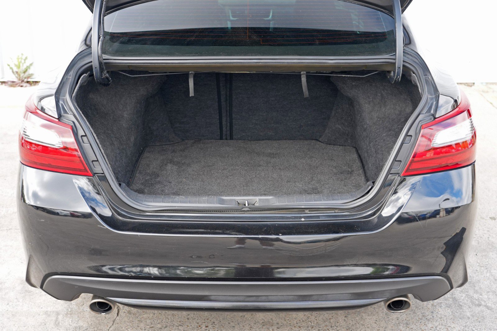 Used 2018 Nissan Altima 2.5 SR w/ SR Midnight Edition FWD image 9