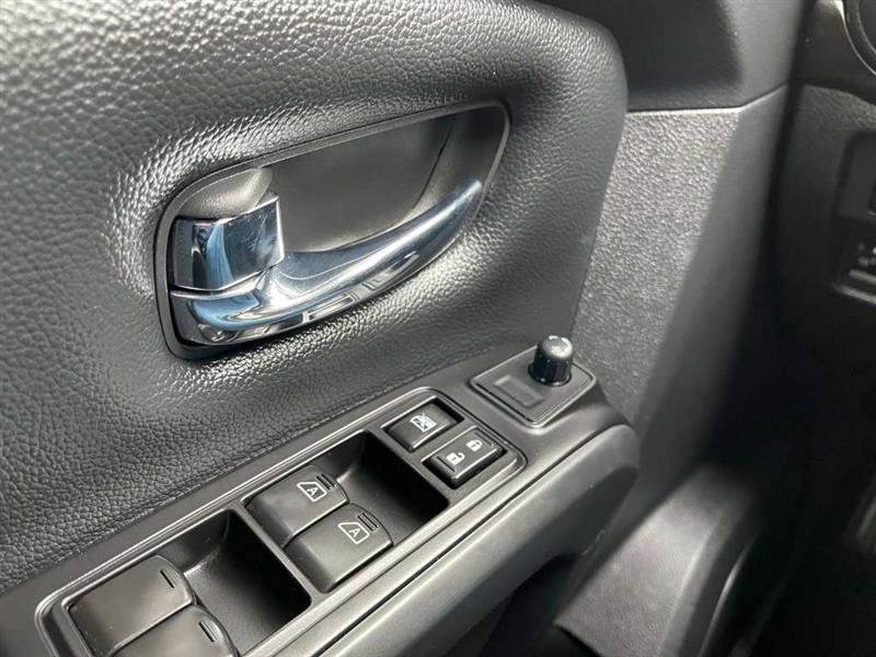 Used 2018 Nissan Titan SV w/ SV Convenience Package image 20