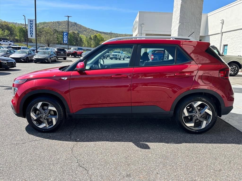 Used 2023 Hyundai Venue FWD image 24