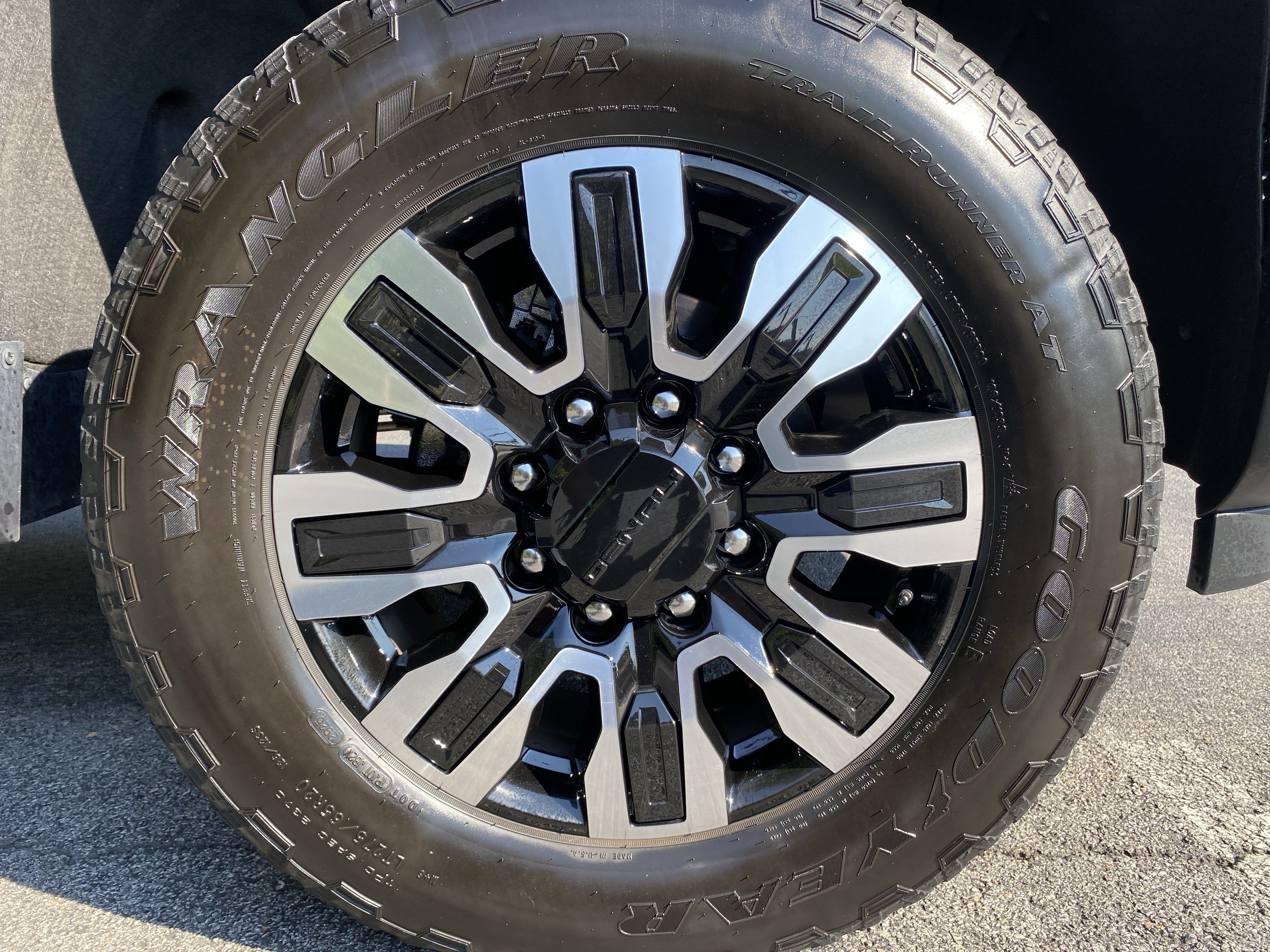 Used 2026 GMC Sierra 2500 Denali Ultimate AWD/4WD image 14