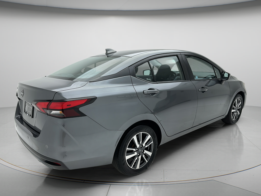 Used 2025 Nissan Versa SV FWD image 5
