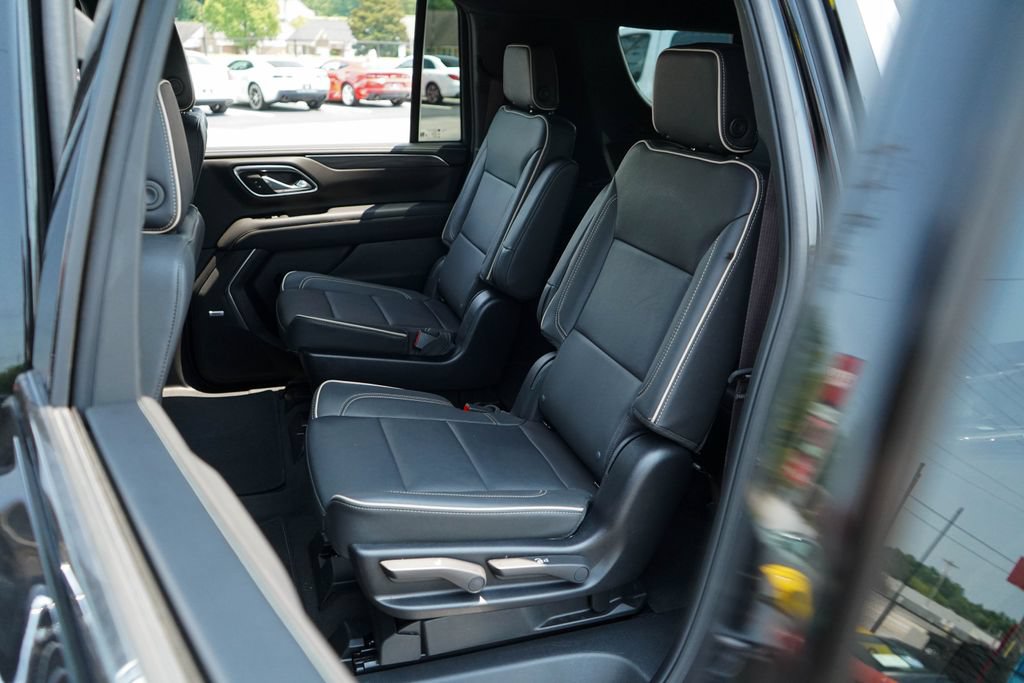 Used 2024 GMC Yukon XL SLT w/ SLT Luxury Package AWD/4WD image 8