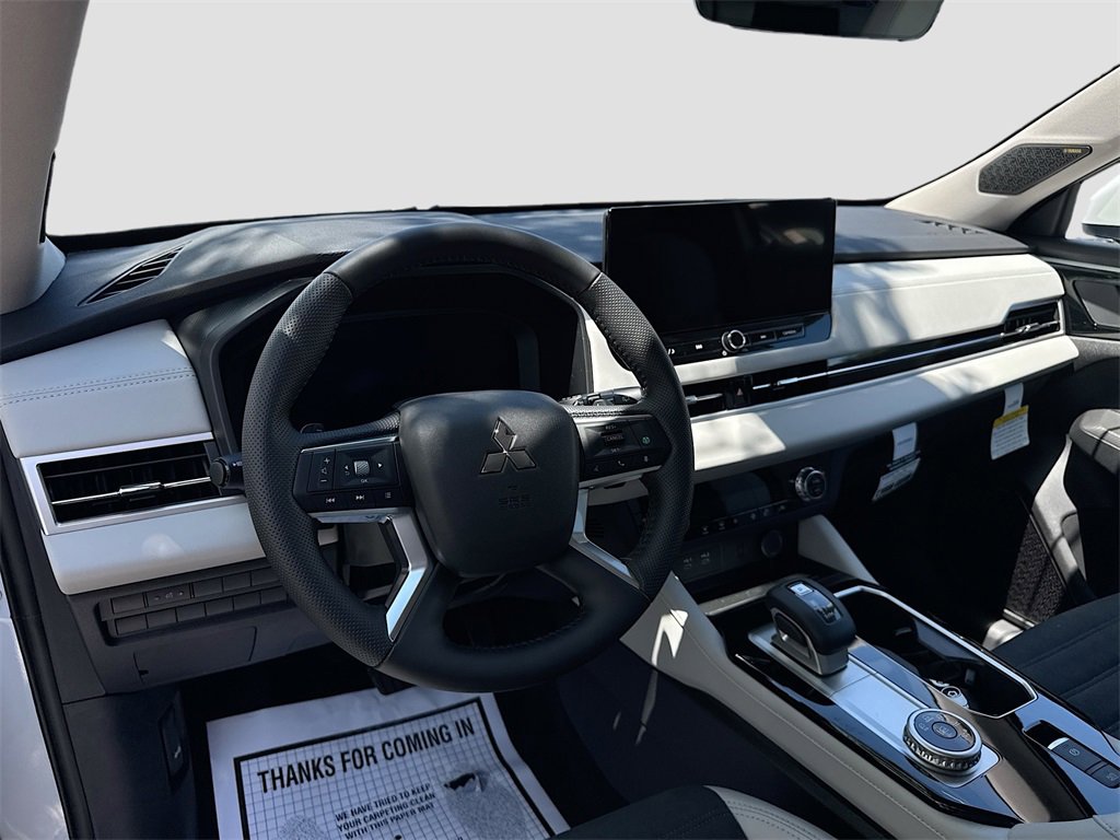 New 2025 Mitsubishi Outlander SE image 9
