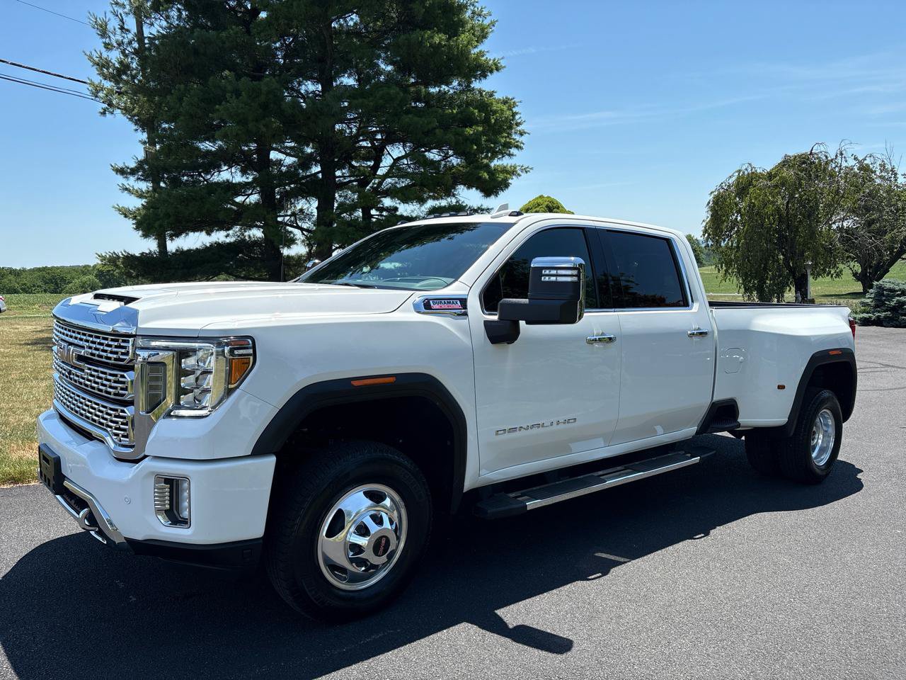 Used 2021 GMC Sierra 3500 Denali w/ Technology Package AWD/4WD image 1