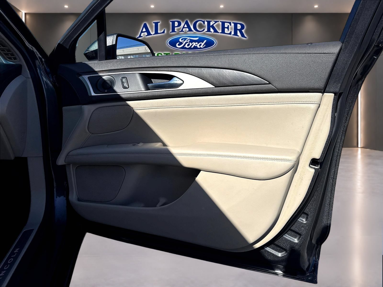 Used 2020 Lincoln MKZ Reserve w/ Elements Package FWD image 31