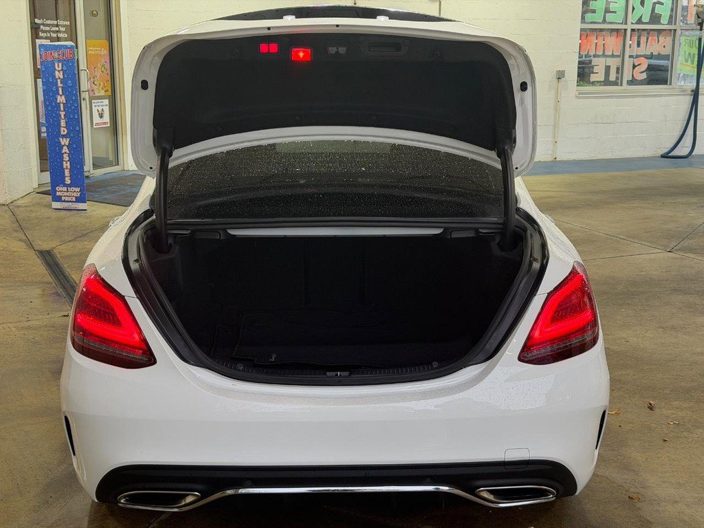 Used 2019 Mercedes-Benz C 300 4MATIC Sedan image 4