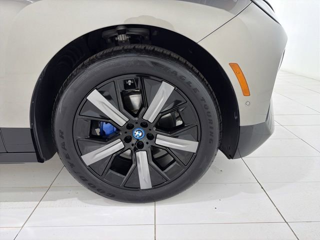 Used 2025 BMW iX xDrive50 w/ Premium Package image 43