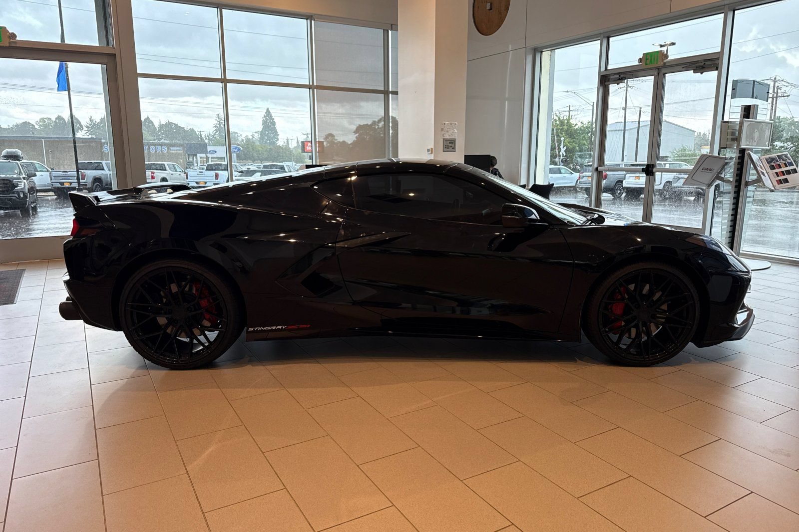 Used 2022 Chevrolet Corvette Stingray Coupe w/ Z51 Performance Package RWD image 3