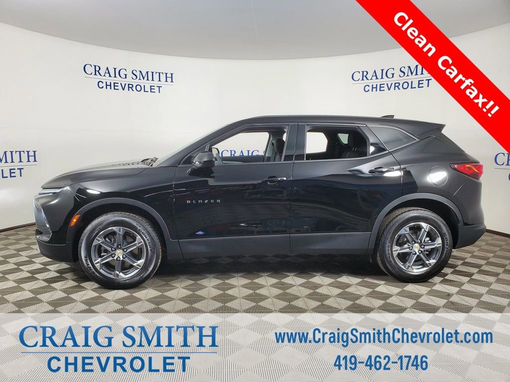 Used 2025 Chevrolet Blazer LT image 2