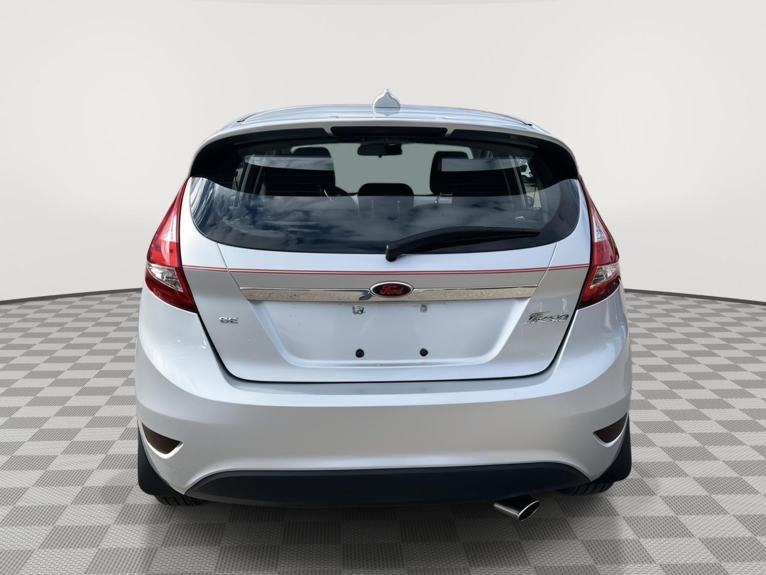 Used 2016 Ford Fiesta SE w/ SE Black Package image 8