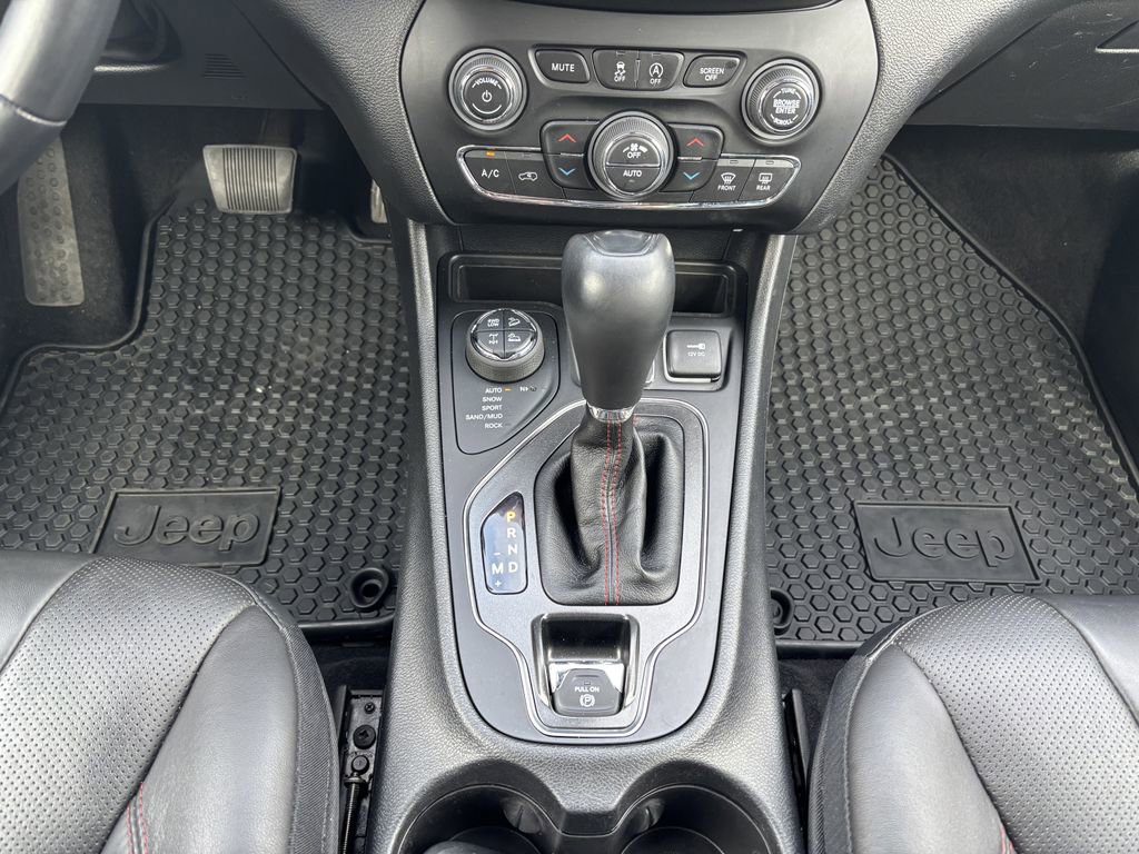 Used 2021 Jeep Cherokee Trailhawk w/ Technology Group image 20