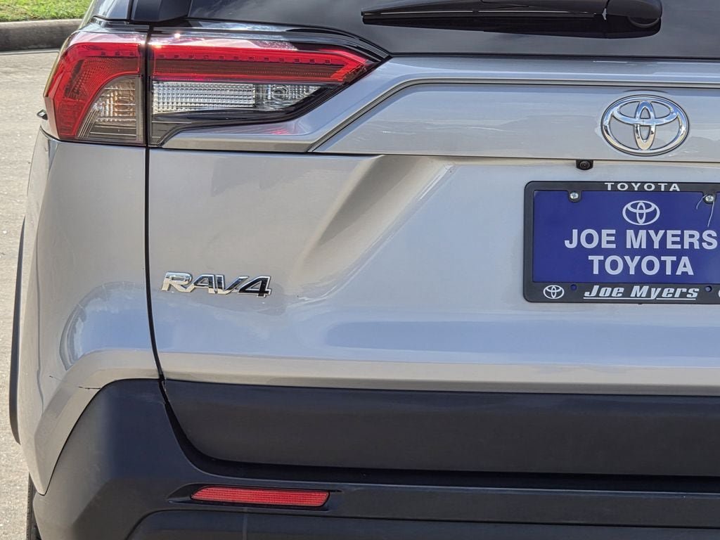 Used 2025 Toyota RAV4 XLE FWD image 10