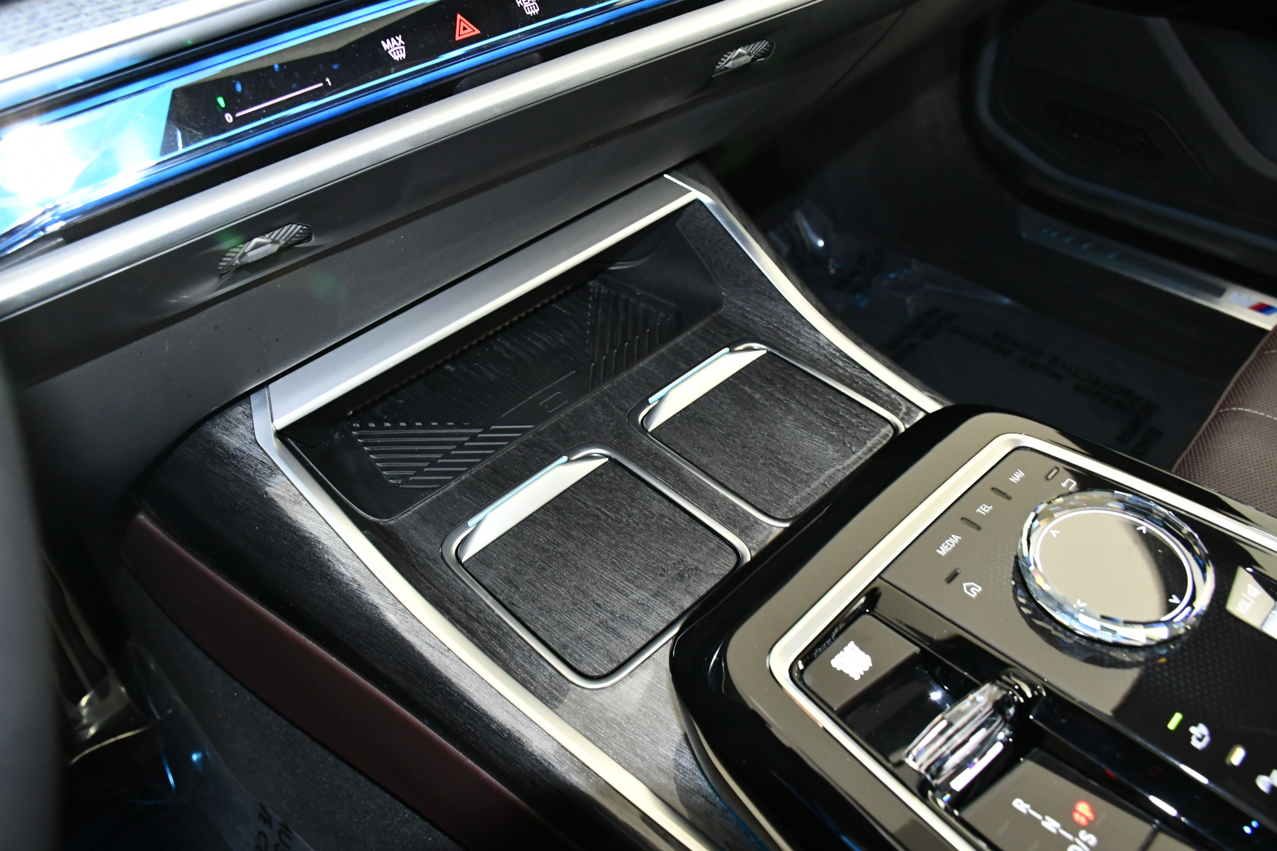 Used 2025 BMW 740i xDrive image 30