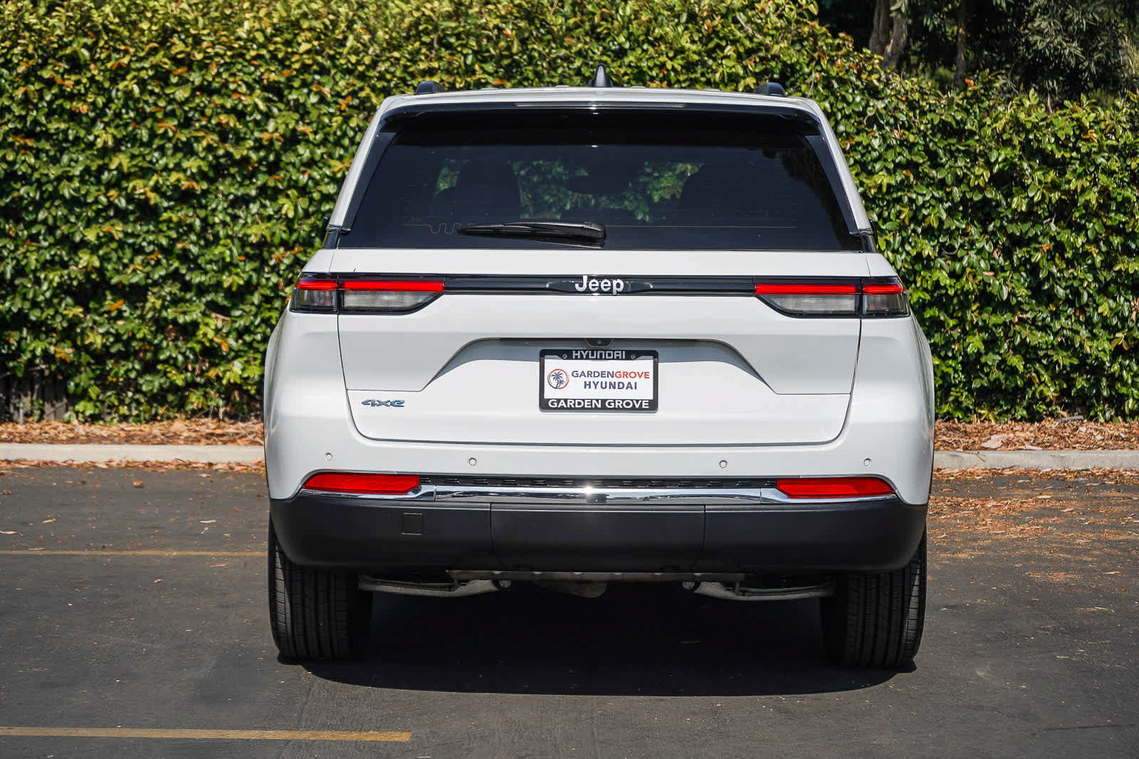 Used 2024 Jeep Grand Cherokee Limited 4xe AWD/4WD image 5