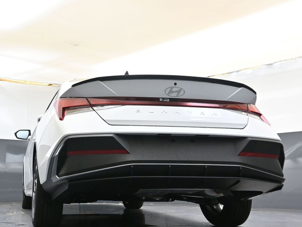 Certified 2025 Hyundai Elantra Sport FWD image 37