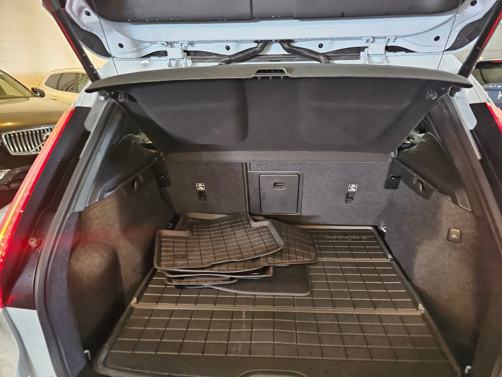 Certified 2025 Volvo XC40 B5 Ultra AWD/4WD image 7