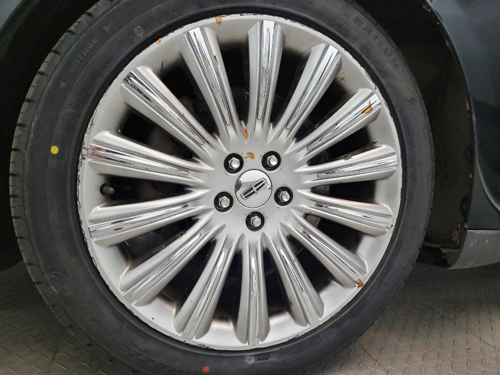 Used 2014 Lincoln MKS AWD image 31