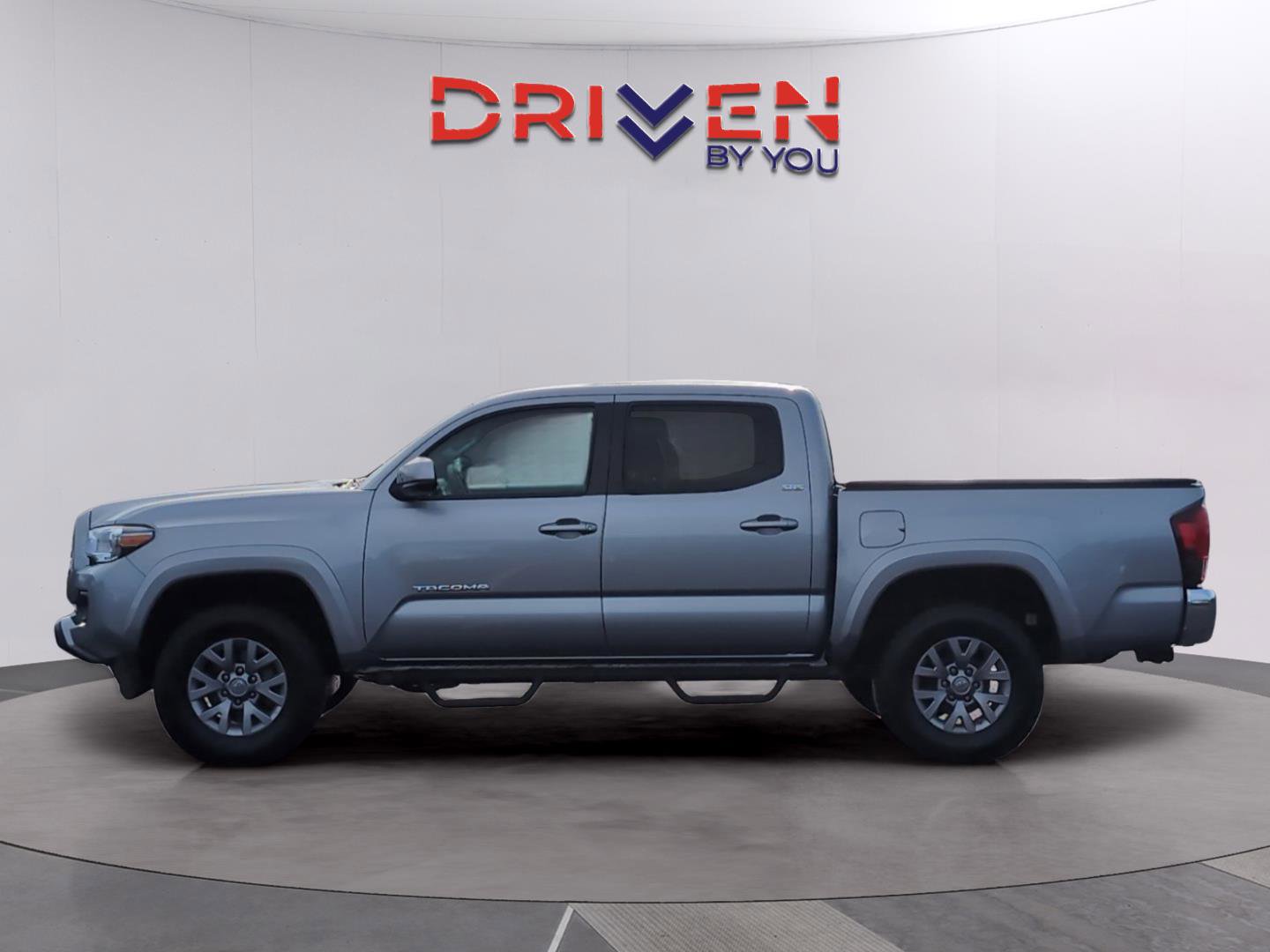 Used 2019 Toyota Tacoma SR5 RWD image 2