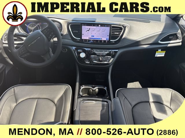 New 2027 Chrysler Pacifica Limited w/ Family Tech Group AWD/4WD image 16