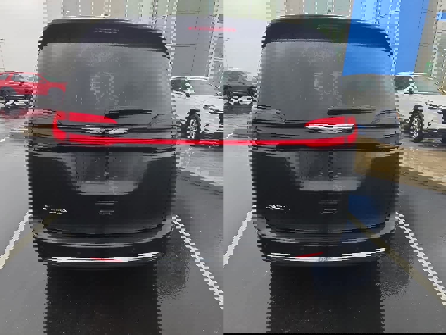 Used 2024 Chrysler Pacifica Touring-L image 5