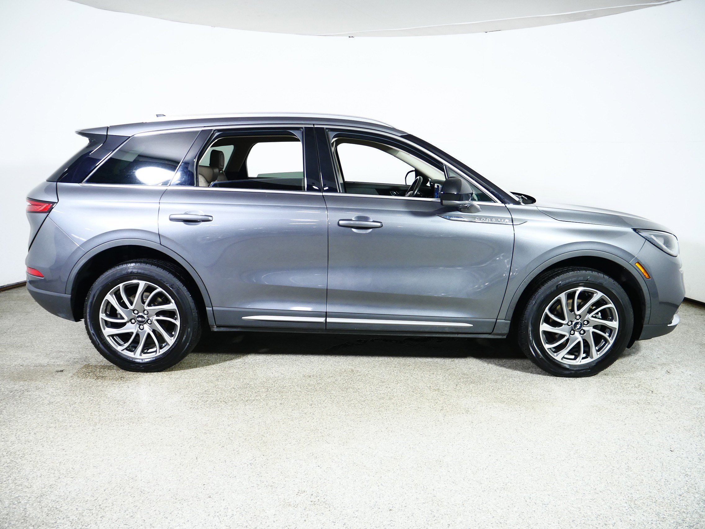 Used 2021 Lincoln Corsair AWD w/ Equipment Group 101A image 8