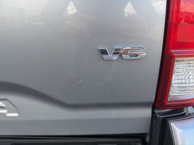 Used 2017 Toyota Tacoma TRD Sport w/ Tow Package (A/T) image 12