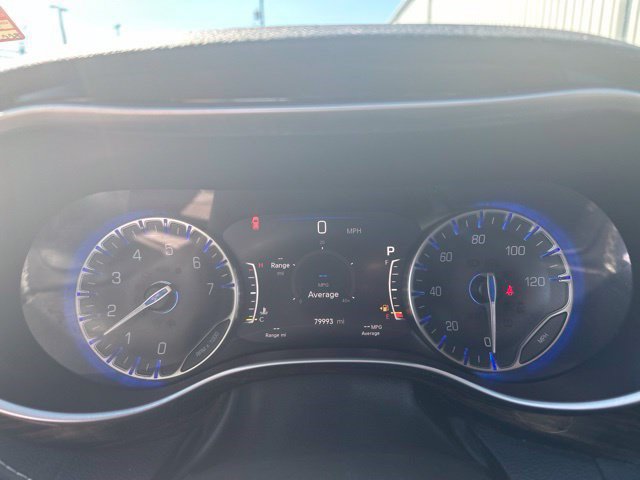 Used 2023 Chrysler Pacifica Limited FWD image 15