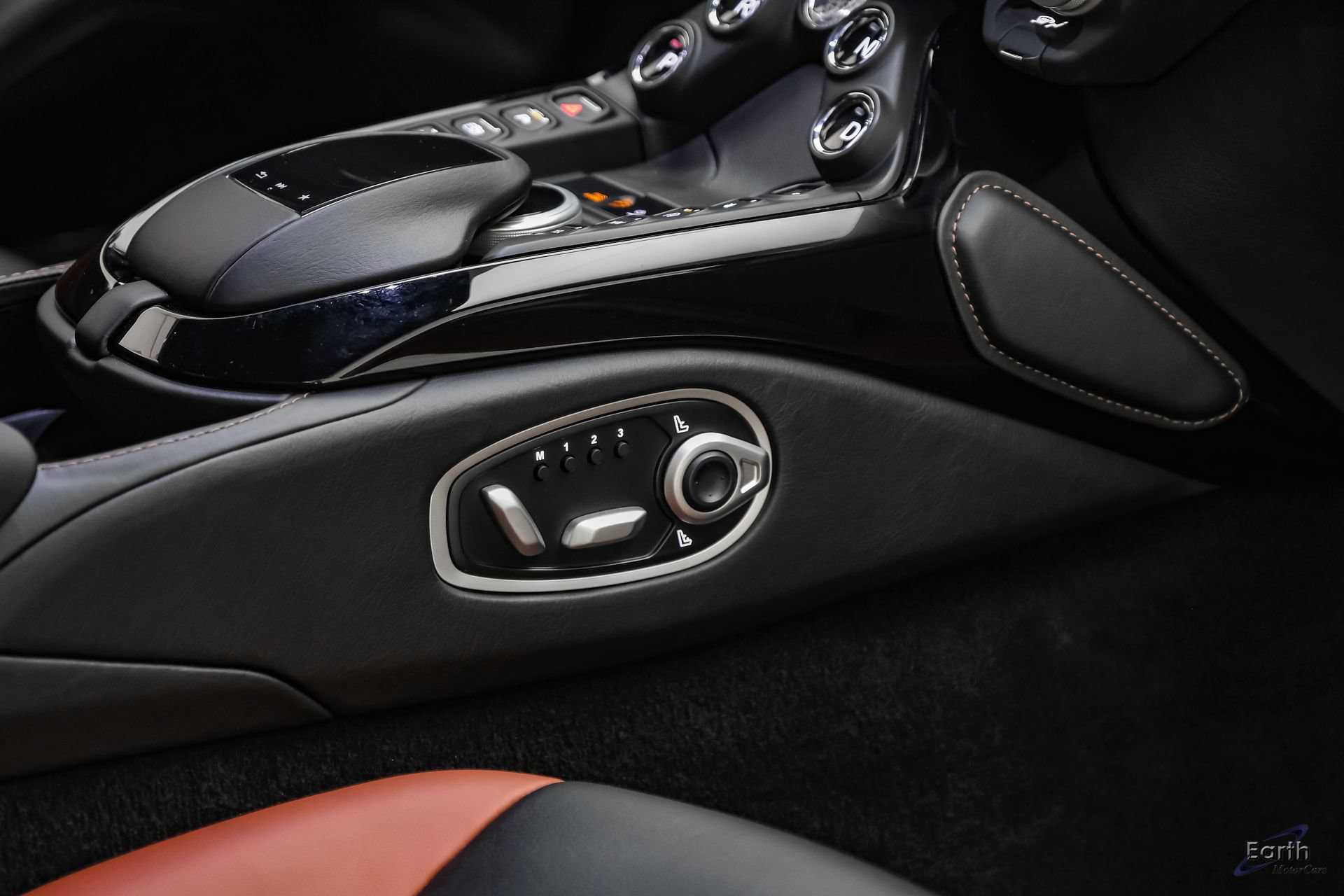 Used 2019 Aston Martin V8 Vantage Coupe RWD image 55