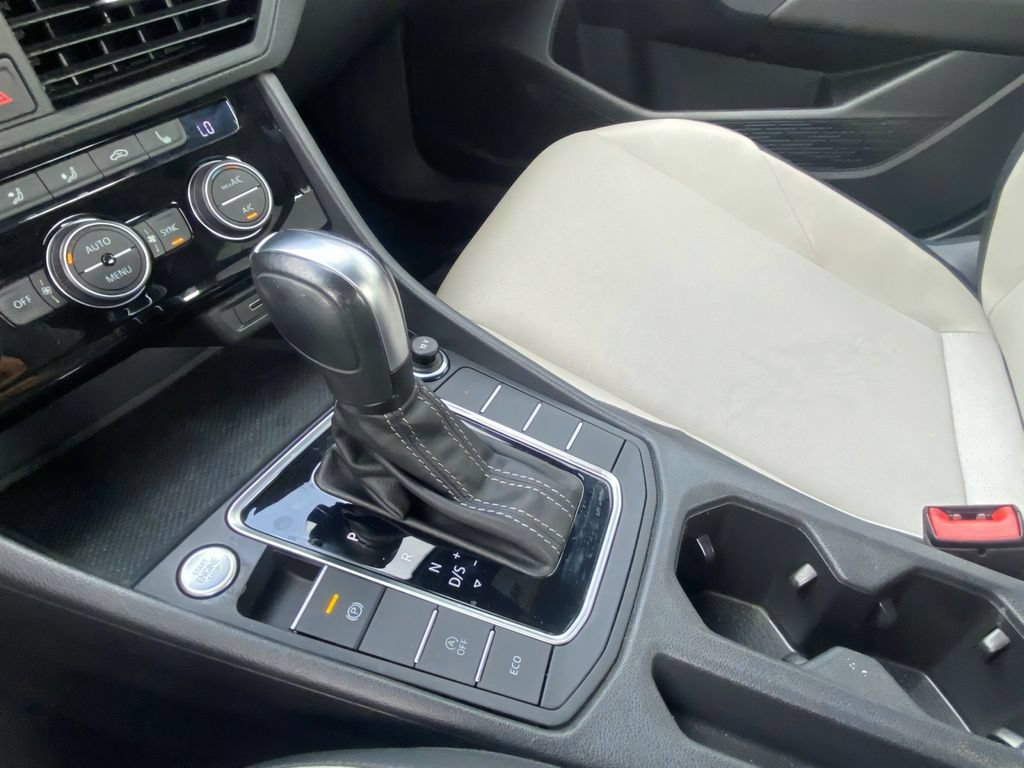 Used 2021 Volkswagen Jetta R-Line w/ R-Line Cold Weather Package FWD image 24