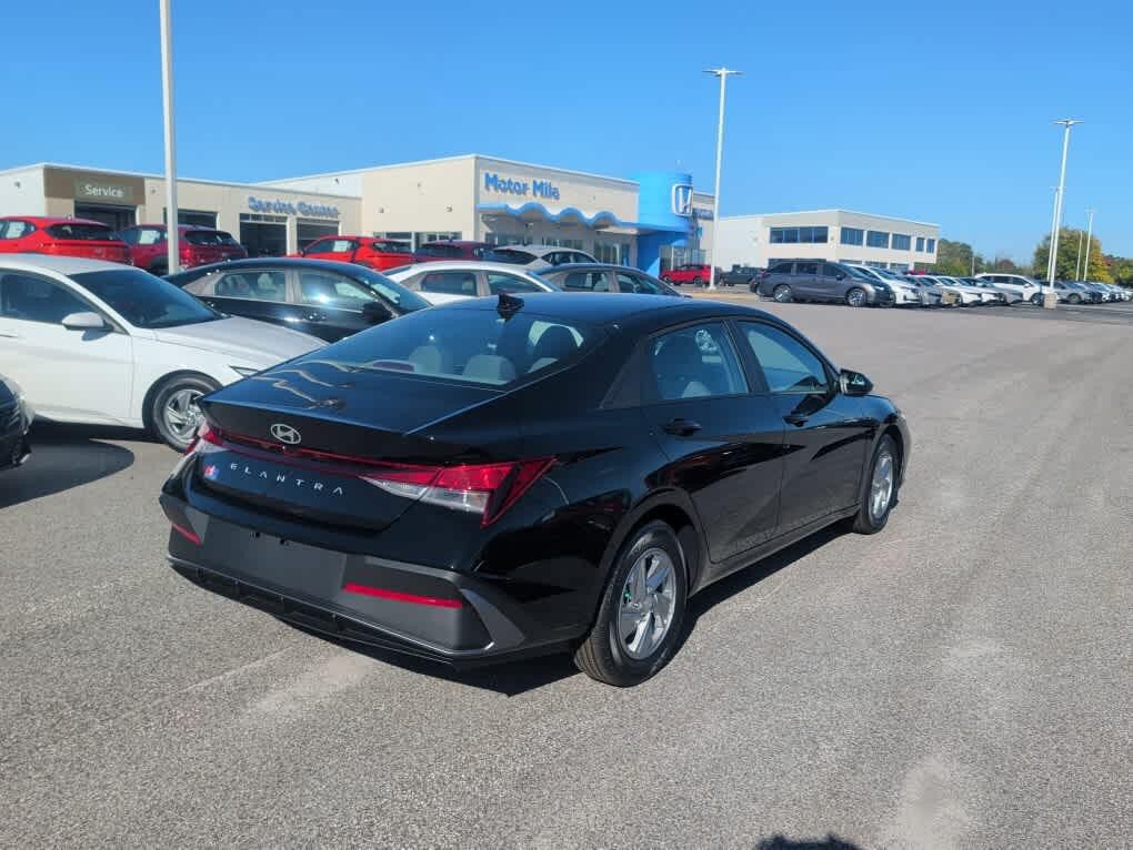 New 2026 Hyundai Elantra SE FWD image 16