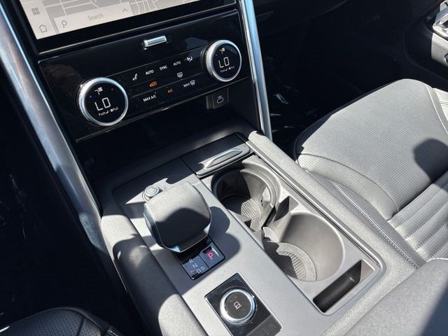 Certified 2025 Land Rover Discovery Dynamic SE AWD/4WD image 24