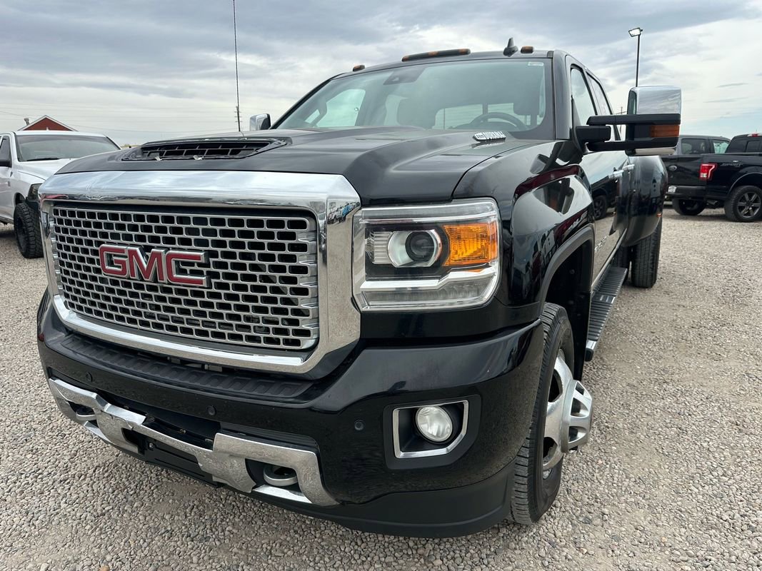 Used 2017 GMC Sierra 3500 Denali w/ Duramax Plus Package image 4