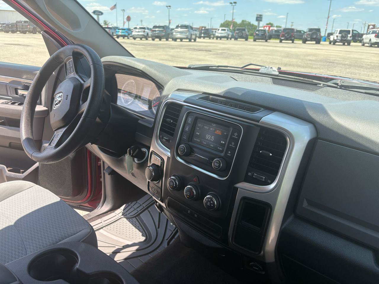 Used 2017 RAM 1500 Classic SLT AWD/4WD image 36