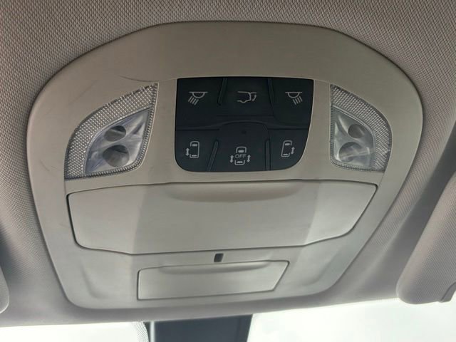 Used 2020 Chrysler Pacifica Touring-L FWD image 32
