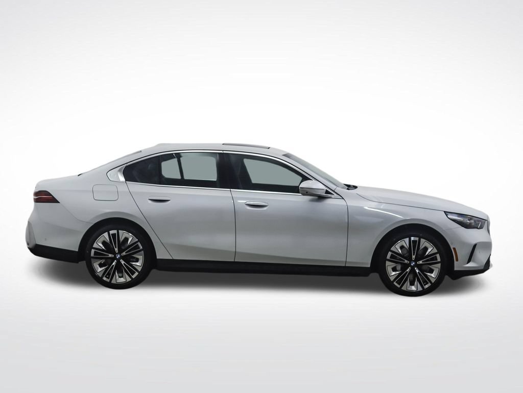 Used 2026 BMW 530i xDrive w/ Premium Package AWD/4WD image 6