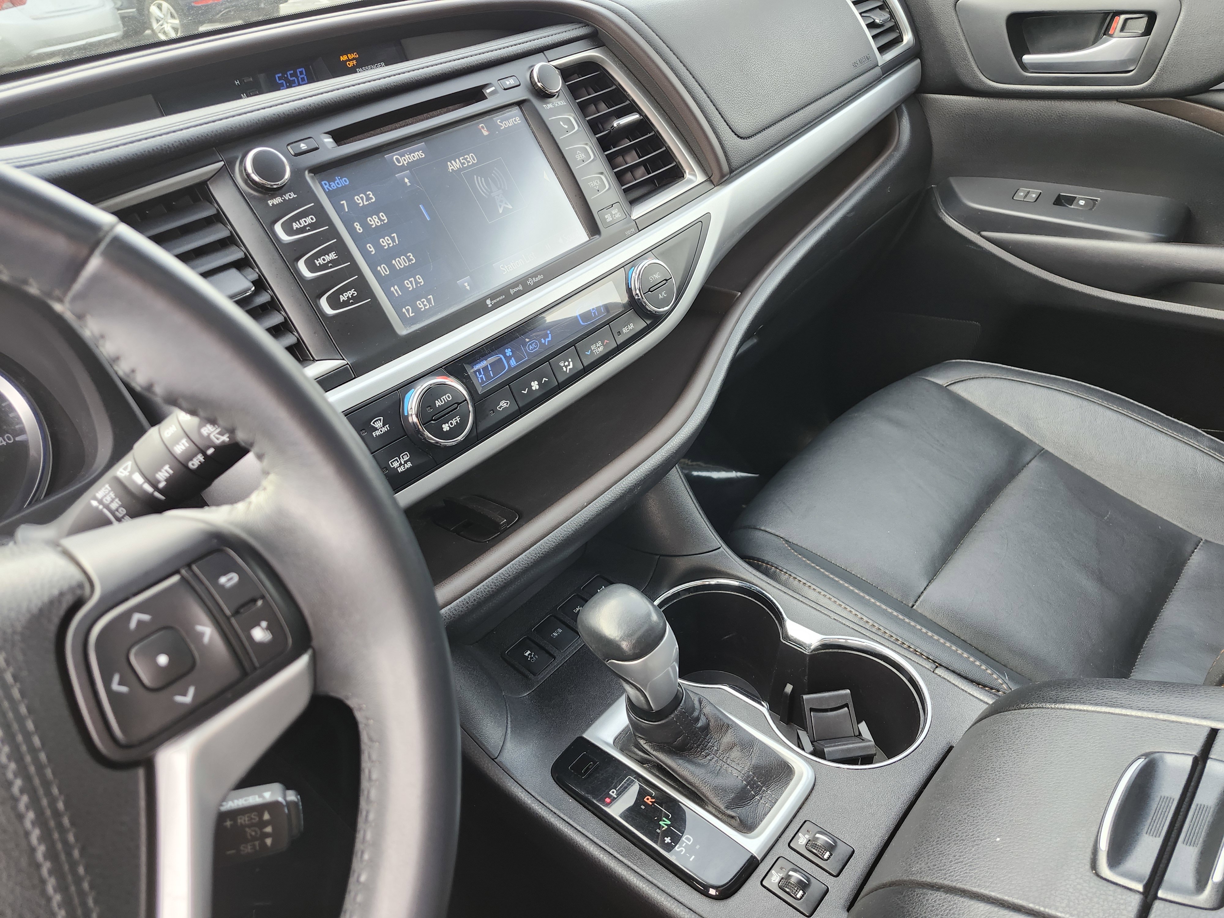 Used 2016 Toyota Highlander XLE image 32