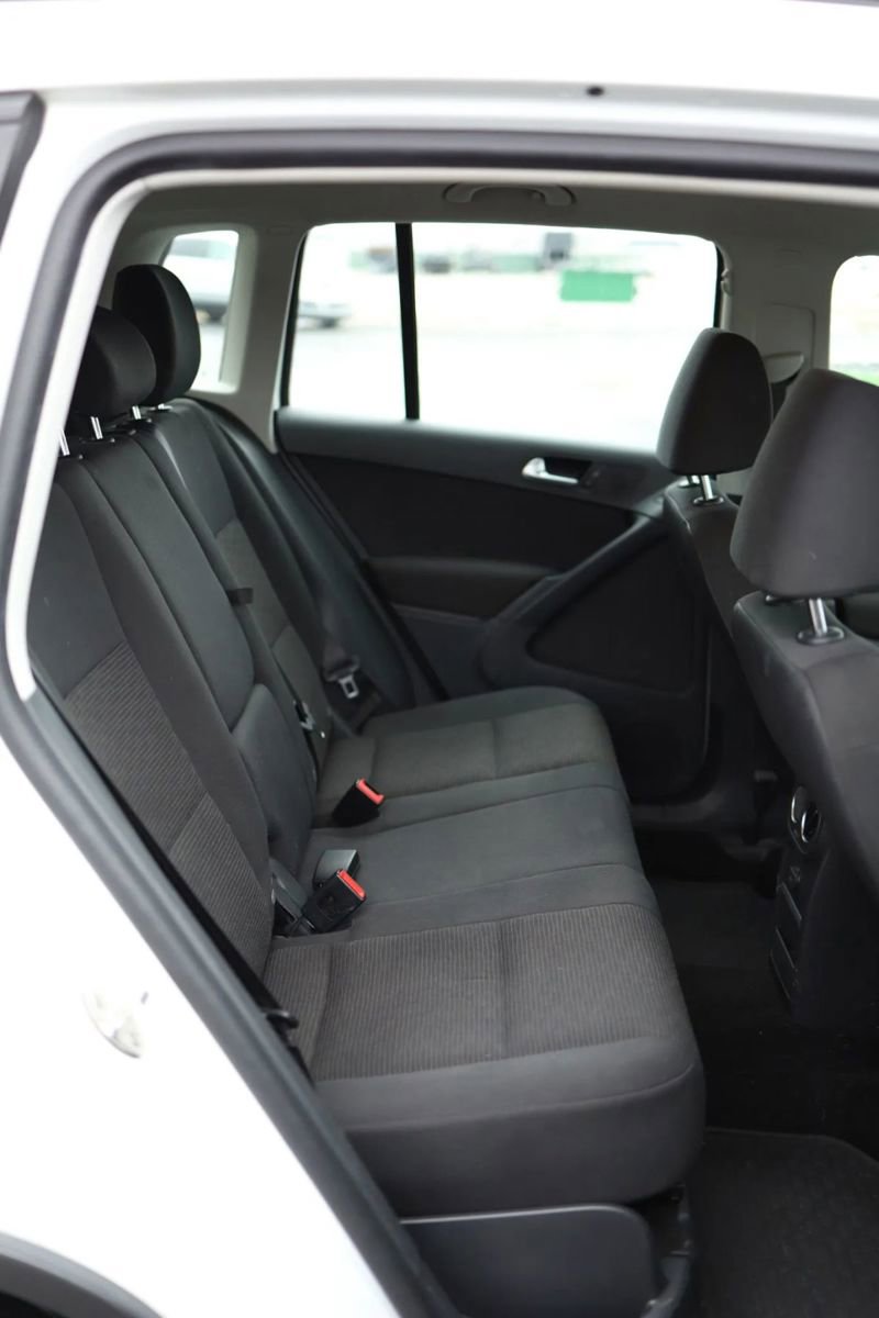 Used 2017 Volkswagen Tiguan S image 41