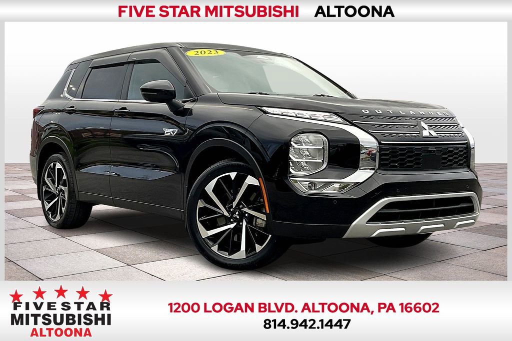 Used 2023 Mitsubishi Outlander SE image 1