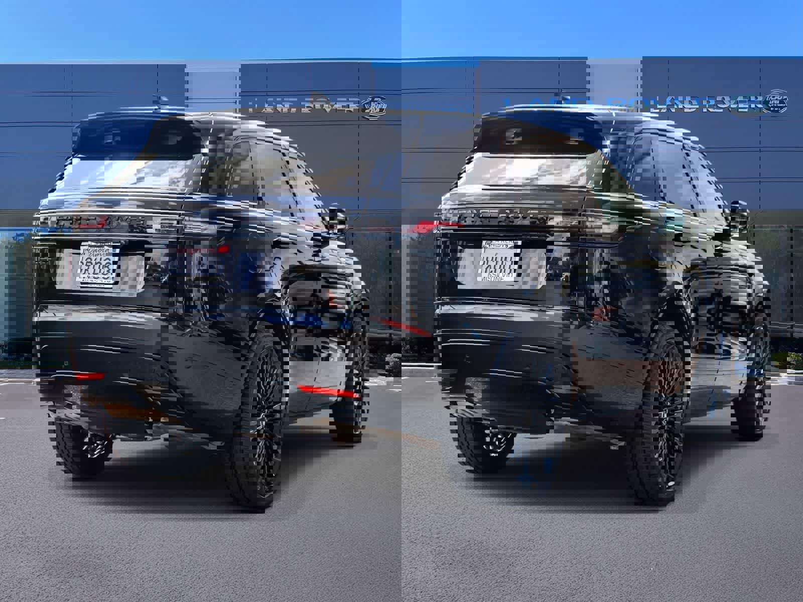 Used 2025 Land Rover Range Rover Velar Dynamic SE image 4