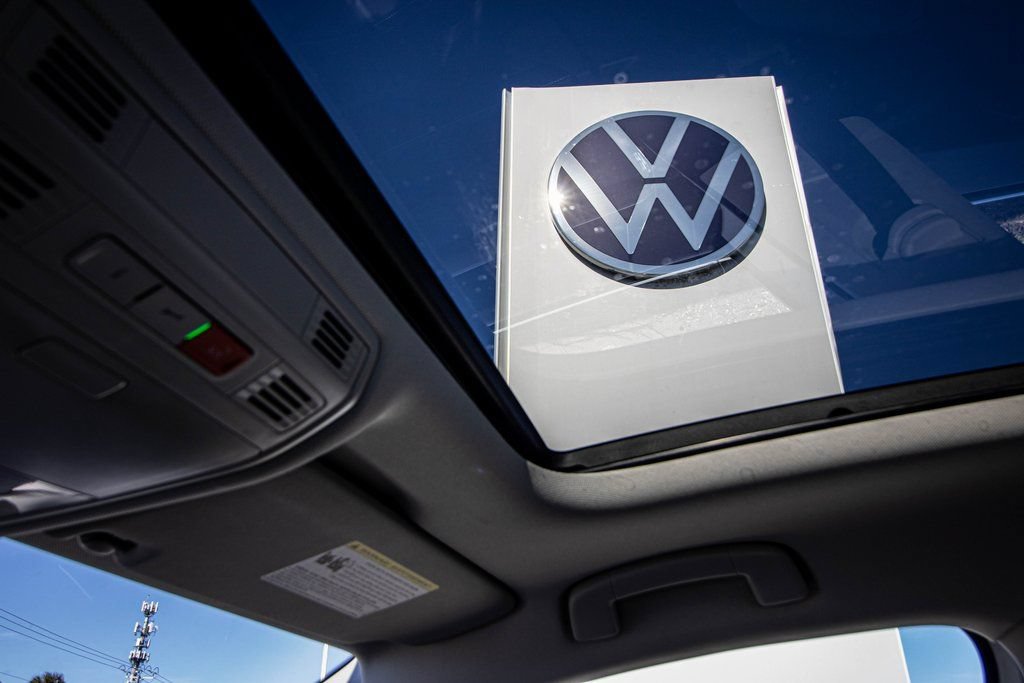New 2026 Volkswagen Jetta SE FWD image 2