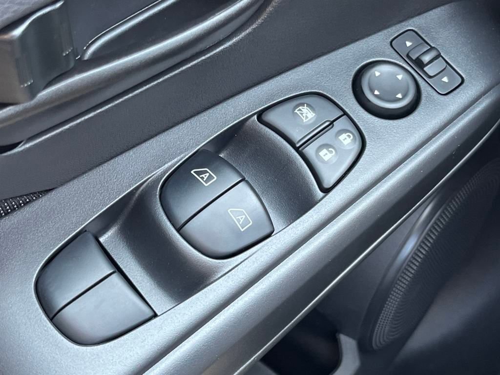 New 2025 Nissan Kicks Play S image 18