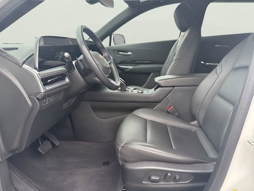 Certified 2024 Cadillac XT4 Luxury w/ Cold Weather Package image 15