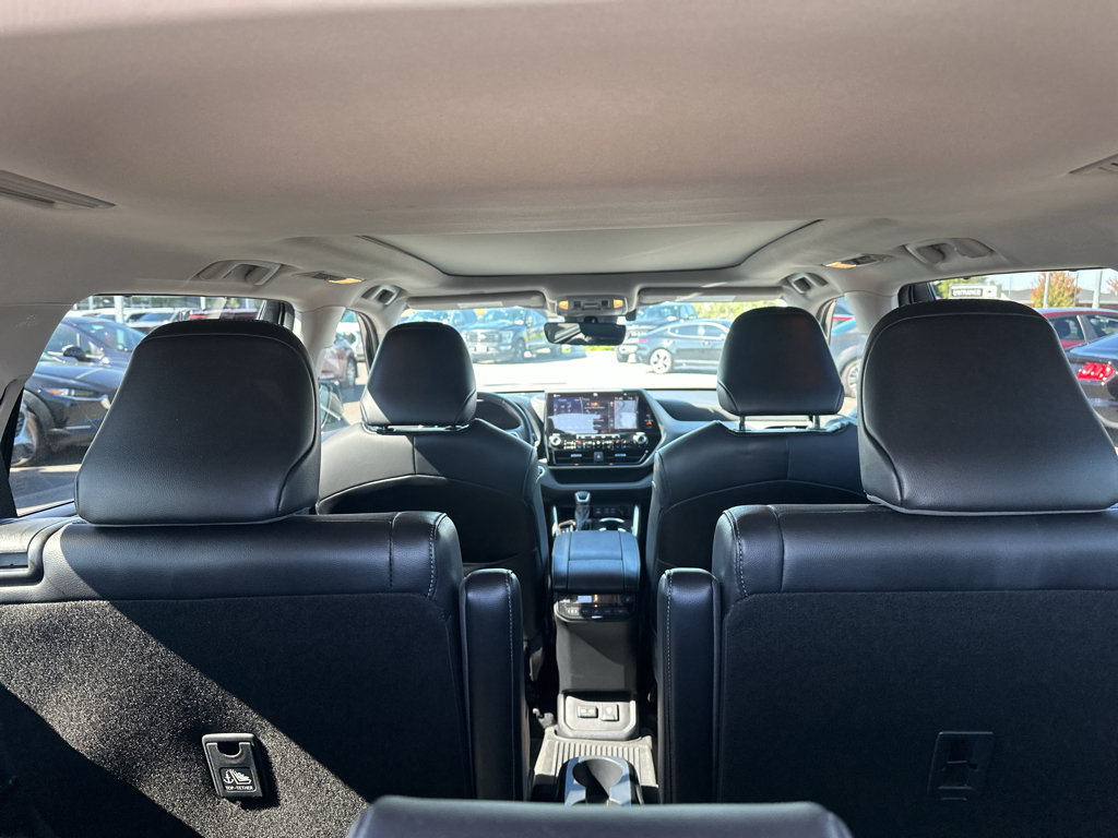 Used 2022 Toyota Highlander Platinum AWD/4WD image 14