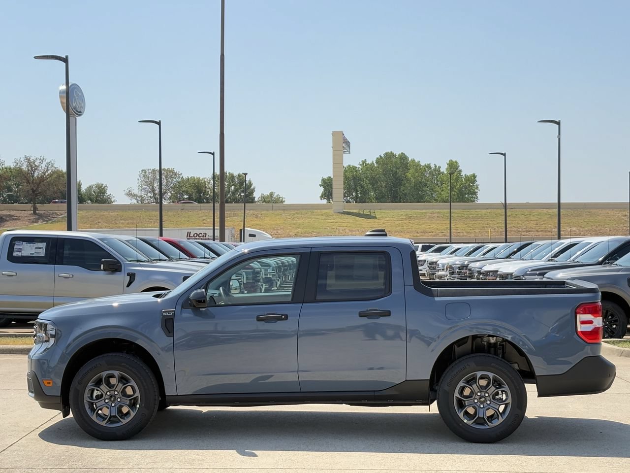 New 2026 Ford Maverick XLT w/ XLT Luxury Package FWD image 3