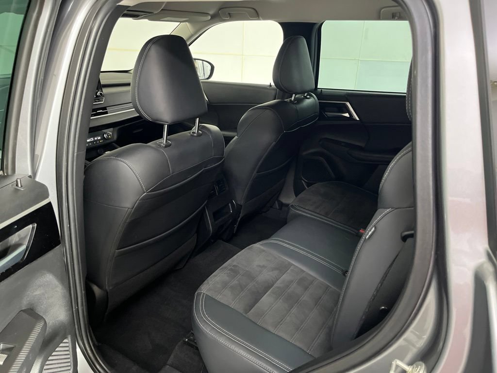 Used 2023 Mitsubishi Outlander SE FWD image 24