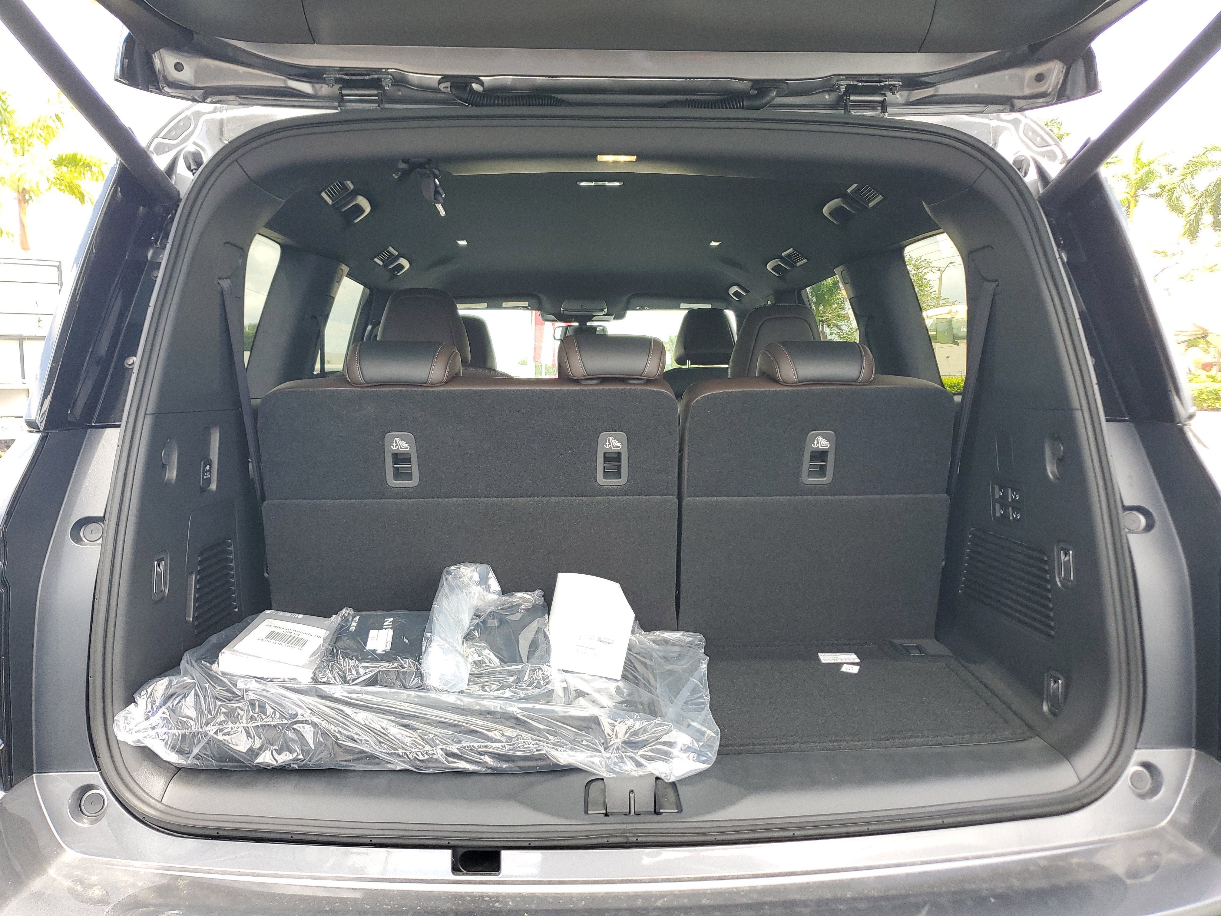 New 2025 Nissan Armada SL w/ Captain's Chari Seat Package RWD image 18