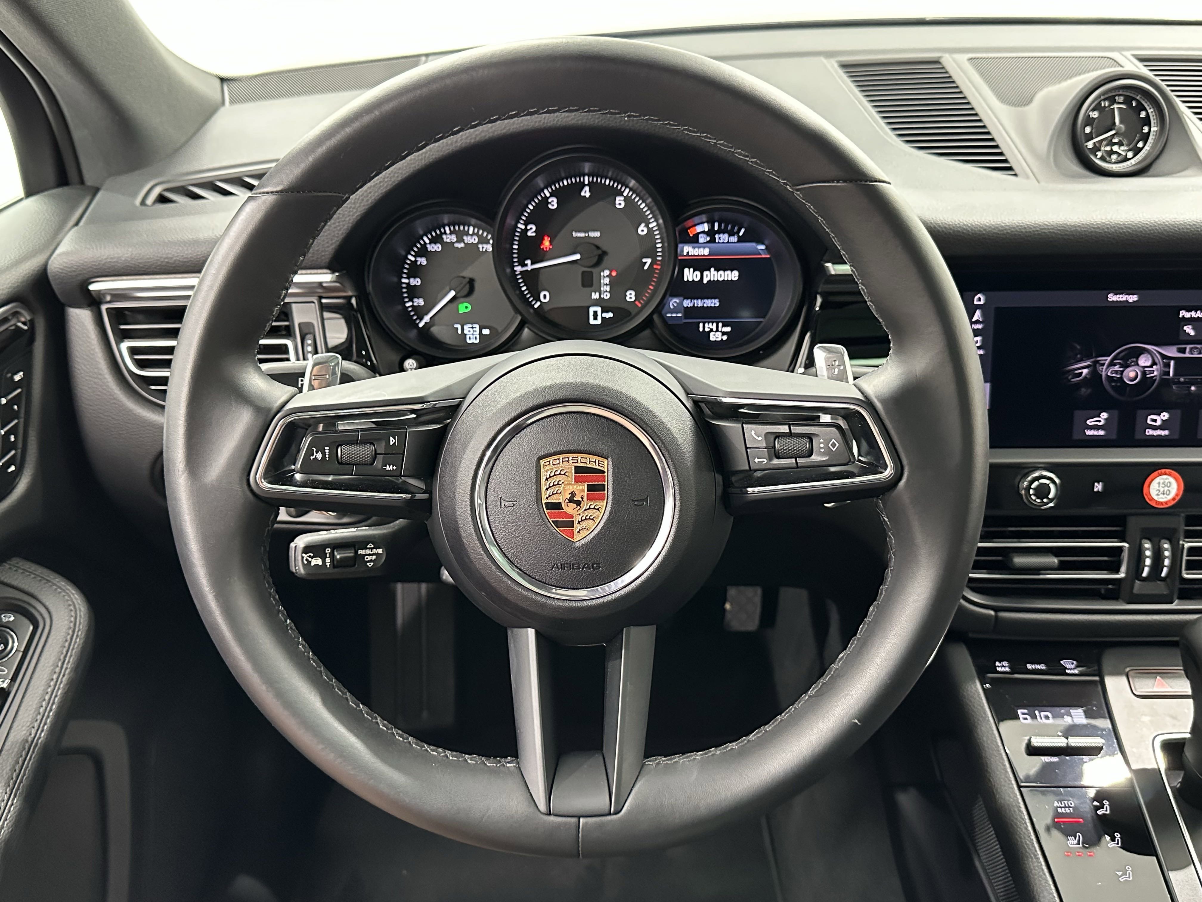 Certified 2024 Porsche Macan image 43