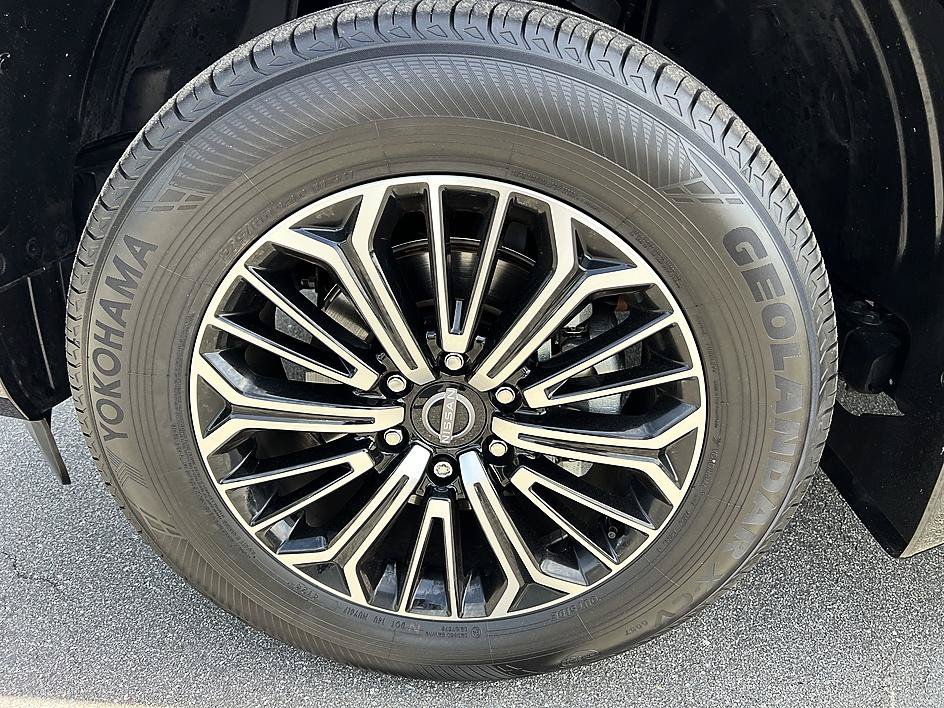 Certified 2025 Nissan Armada Platinum AWD/4WD image 9